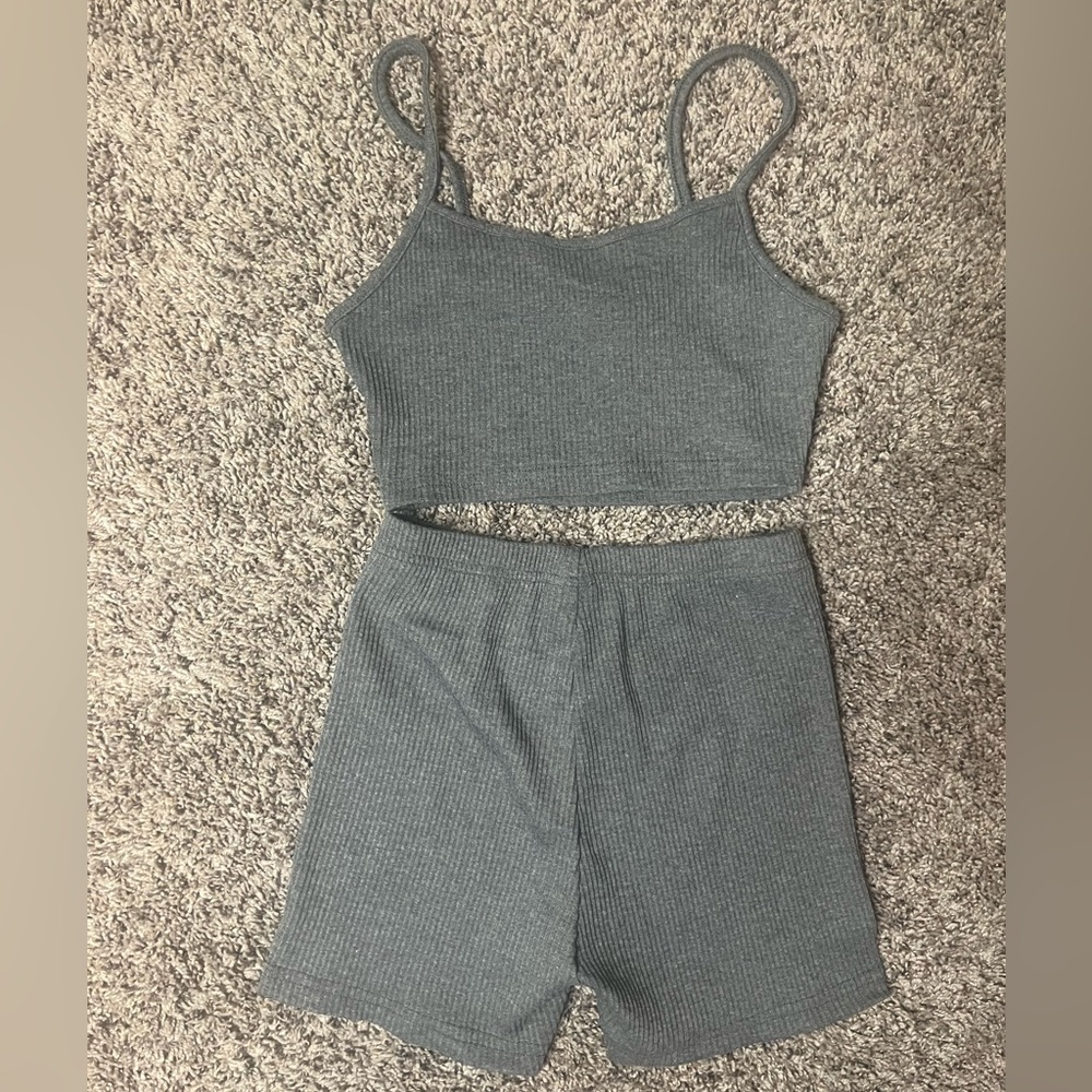 Women’s Shein 2 Piece Pajama Lounge Wear Gray Crop Top &‎ Shorts